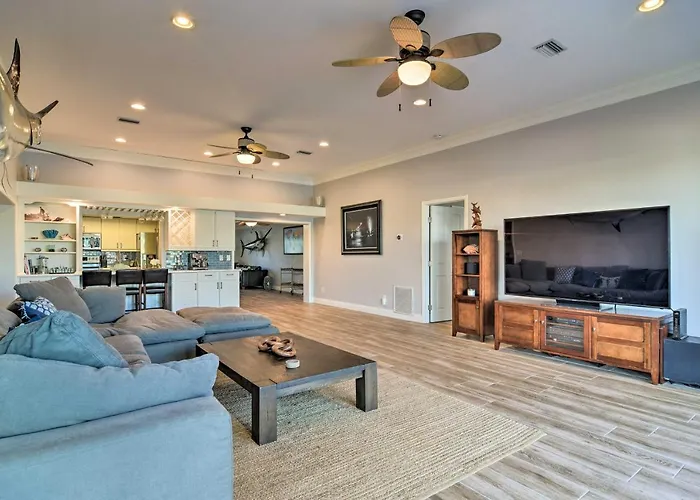 Walkable Waterfront Paradise: Home In Clearwater! Holiday home
