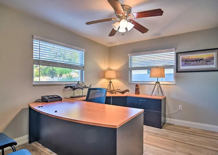 Walkable Waterfront Paradise: Home In Clearwater! Holiday home