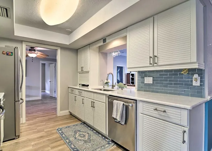 Walkable Waterfront Paradise: Home In Clearwater! * Clearwater Beach