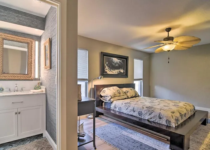 Walkable Waterfront Paradise: Home In Clearwater! Holiday home