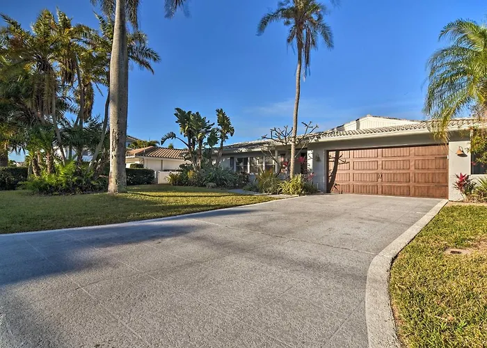 Walkable Waterfront Paradise: Home In Clearwater! *