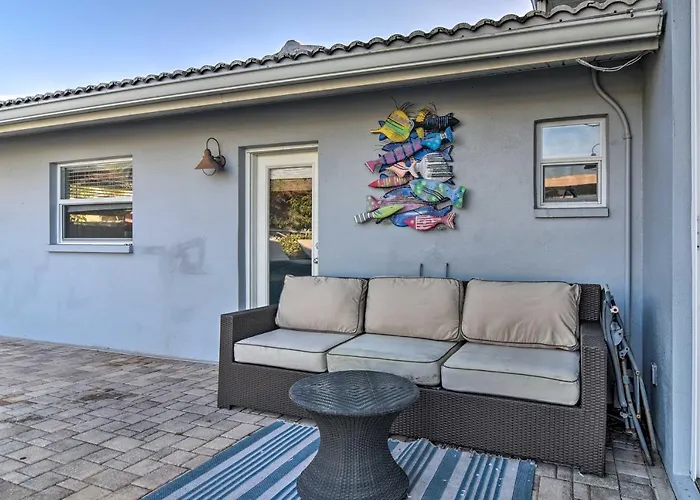 Walkable Waterfront Paradise: Home In Clearwater! Holiday home